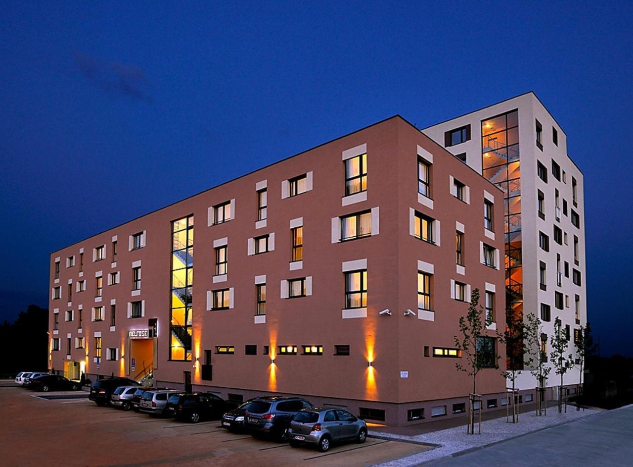 Melrose Apartments Bratislava Bagian luar foto